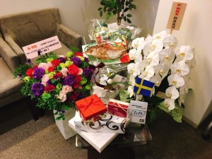 三好歯科 自由が丘の内覧会のお祝いのお花や尾頭付きの鯛